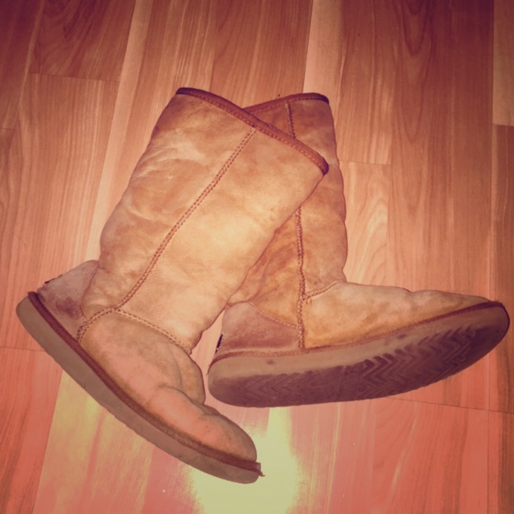 Uggs - Mid Calf Chestnut - Size 8